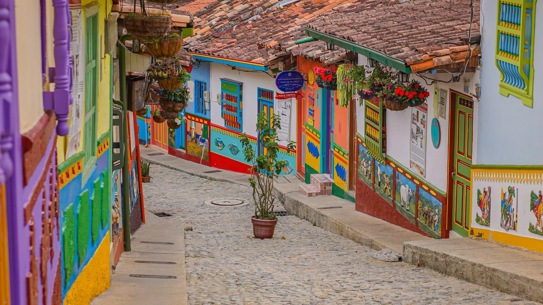 Calle del Recuerdo with its painted façades.